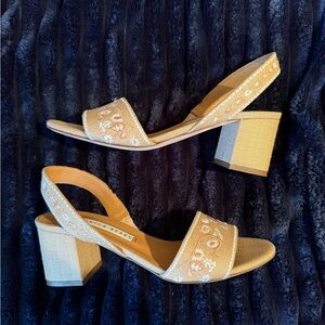 Veronica Beard Brea Linen with Embroidery (Color: Natural/Beige)